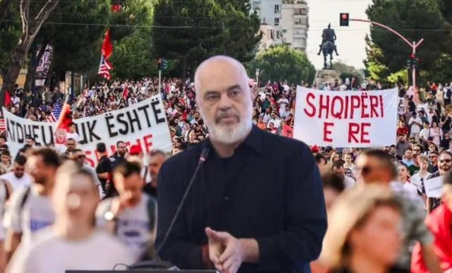 18 ditë revoltë! Rama sulmon sërish protestuesit: Ekstremistë që kërkojnë pushtet nga rruga 6 rama protesta 2.webp