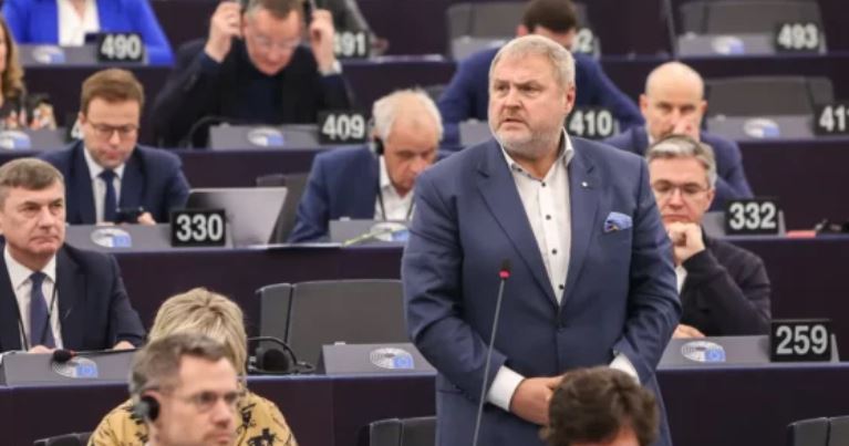 Kalon me shumicë solide votash raporti i Terras për Kosovën në PE: Progresi në dialog mbetet esencial për rrugën drejt BE