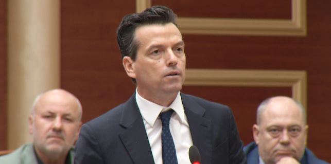 Rama iu tha “F*ck You” protestuesve/ Shehaj: Fundi i një kryeministri është kur shan popullin e tij
