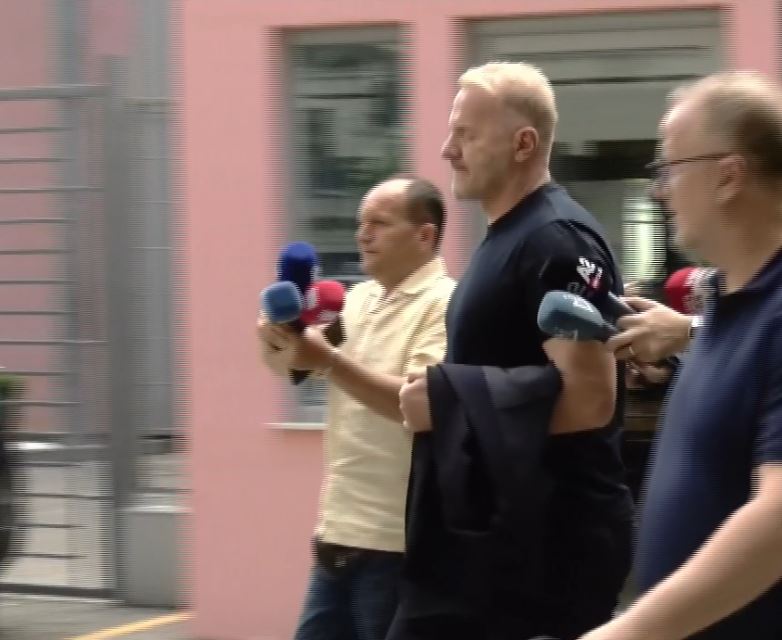 Vila e Ballukut në Dhërmi e fshehur në emër të ish futbollistit  Pas më shumë se 5 orësh  Igli Tare del nga ambientet e SPAK   kyç  gojën për mediat
