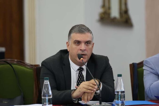 “Rama ka shpopulluar vendin nga të rinjtë”/ Tedi Blushi në PE: Integrimi i pamundur pa shtet ligjor, pandëshkueshmëria është kthyer në sistem