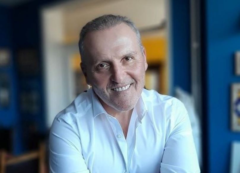 “Mos vajto kot…”/ Qytetarët mbushin sheshin për largimin e Ramës, Veton Surroi: Fillimi i fundit të pushtetit në Shqipëri dhe këshilla e një poeti grek për kryeministrin 11 veton surroi