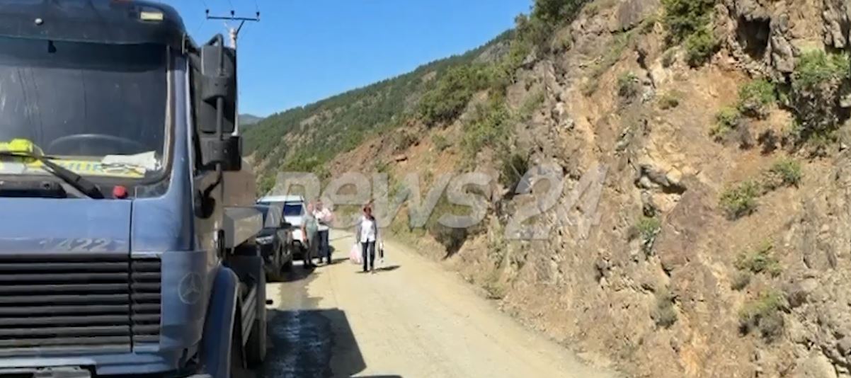 Krimi në Mirditë/ 45-vjeçari u gjet i vrarë me armë zjarri në makinë, policia rrethon zonën. Pamje nga vendngjarja (VIDEO) 8 vrasje