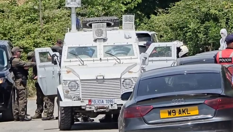 10 mijë euro shpërblim për informacionet mbi autorin e vrasjes në Kamëz! Policia apel qytetarëve: Është i armatosur dhe me rrezikshmëri të lartë, mos ndërhyni!