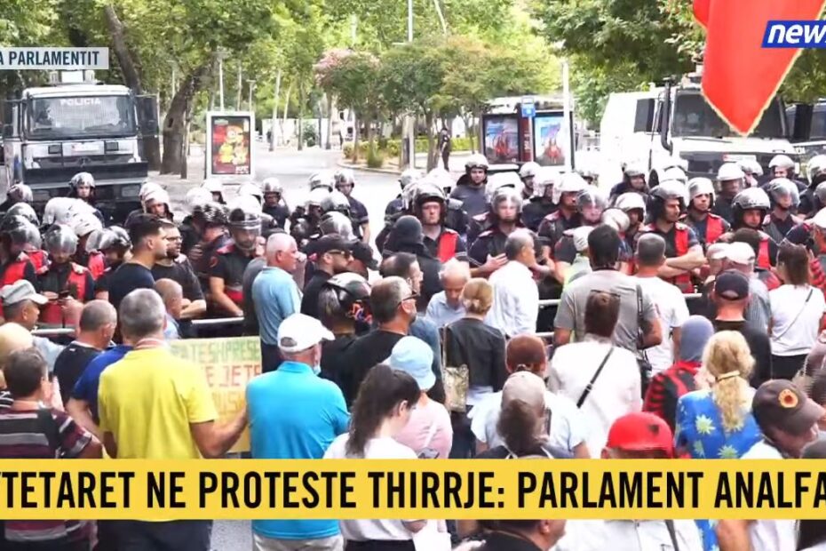 “Edi Rama i pabesë, ju me gaz ne me vezë”/ Protesta para Kuvendit, qytetarët thirrje: Ju erdhi fundi! 11 111111 1
