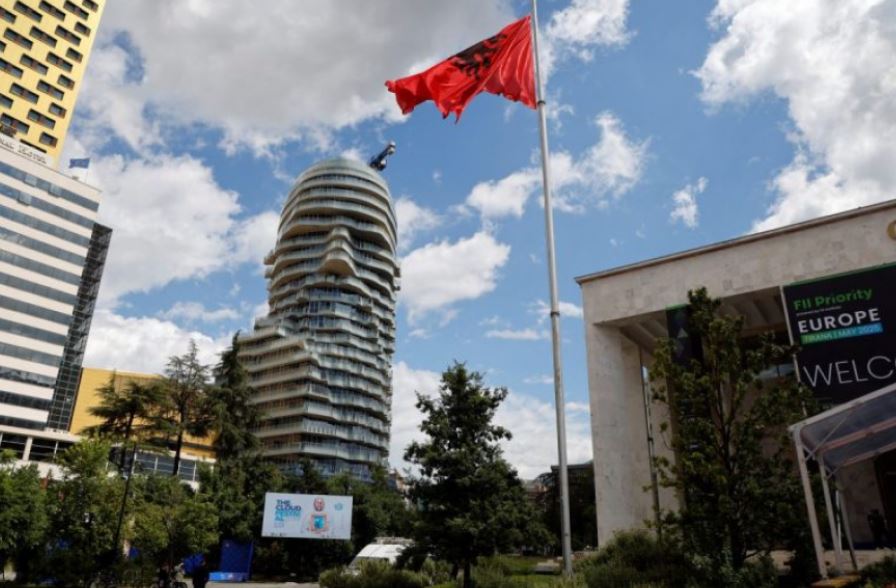 Analiza për revistën italiane: ‘Albanian Files’ tregon se Rama është ‘Kumbari’ që ka kontroll absolut mbi Shqipërinë