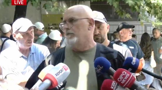 Seanca për protestuesit e arrestuar/ “Arrestimet ishin të paligjshme” – Avokati: Prokuroria kërkoi burg për dy prej tyre! Detyrim paraqitje për të tjerët