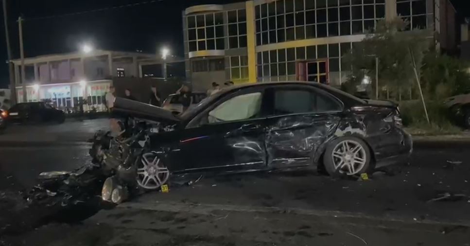 Aksident në aksin Fushë Krujë-Tiranë/ Fuoristrada i pret rrugën dy automjeteve, tre persona përfundojnë te Trauma 9 Capture 15