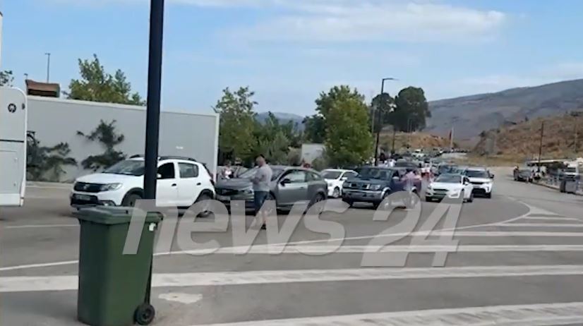 Fluksi i hyrje-daljeve të emigrantëve, doganierët grekë pezullojnë punën në katër Pika Kalimi Kufitare me Shqipërinë, kërkojnë… 15 Capture 269