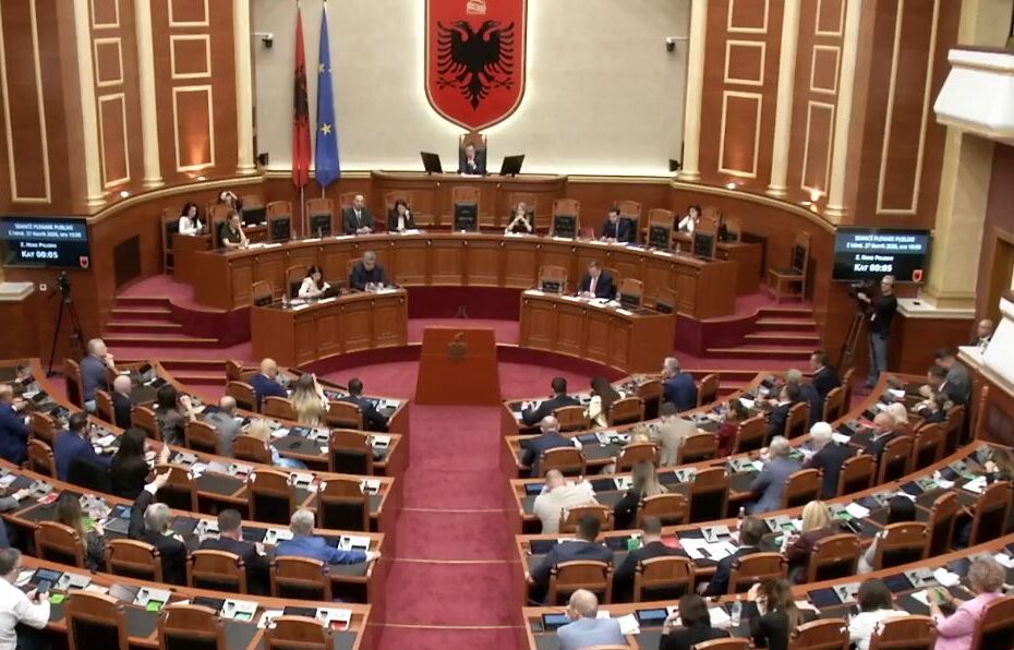 “Sorrat bërtasin, shqiponjat punojnë”, Balla fyen protestuesit dhe flet për marrëveshjen me SHBA, i kthehet Bardhi: Ju zgjidhni inceneratorët, jo NATO-n! 8 Capture 279