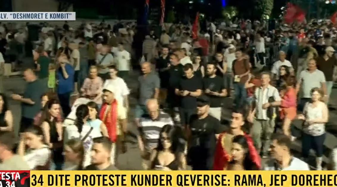 34 ditë Revoltë! Nis marshimi në rrugët e Tiranës, protestuesit i drejtohen komisariatit nr.3: Marshojmë për çunat! Lirojini!
