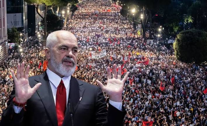 Edi Rama protestat revolucion flamingo tirana albania