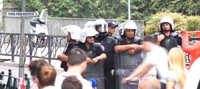 LIVE-Ministra e deputetë frikë nga vezët, skenari për të shmangur protestuesit. Do të kalojnë nga… 13 POLIXI