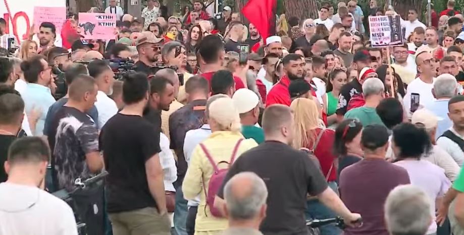 LIVE- Protesta e 40-të, listohen sërish kërkesat e revoltës: Dorëheqje e panegociueshme e Edi Ramës, qeveri teknike dhe… 8 RMAAAAAAAAAAAAAAA