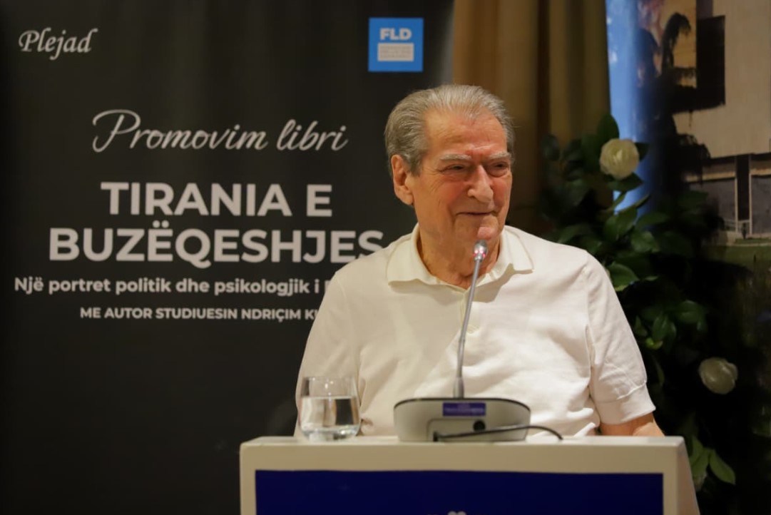 Dita e 32-të e revoltës për largimin e Ramës/ Mesazhi i Berishës për gjeneratën Z: Lëvizja juaj është një mrekulli, jeni ngritur fuqishëm ndaj një diktature autoritare 4 Sali Berisha