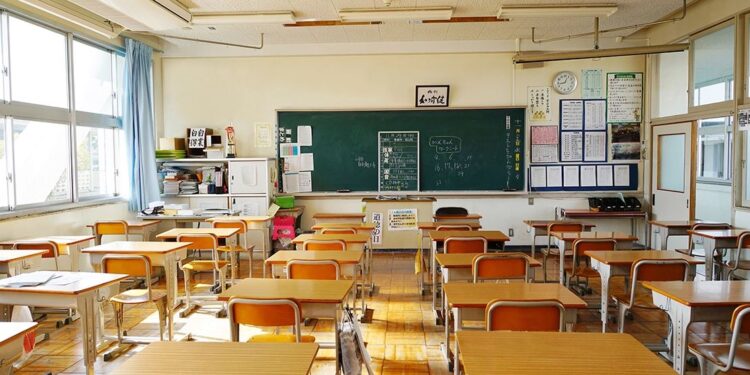 Nis sot regjistrimi në e-Albania për klasat 1&10, afati i fundit deri më 31 korrik 10 Shkolle klase mesim arsim 750x375 1