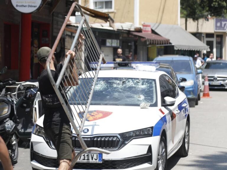 Nga Flamingo në dhunë, protesta sot në Kuvend përmes fotove