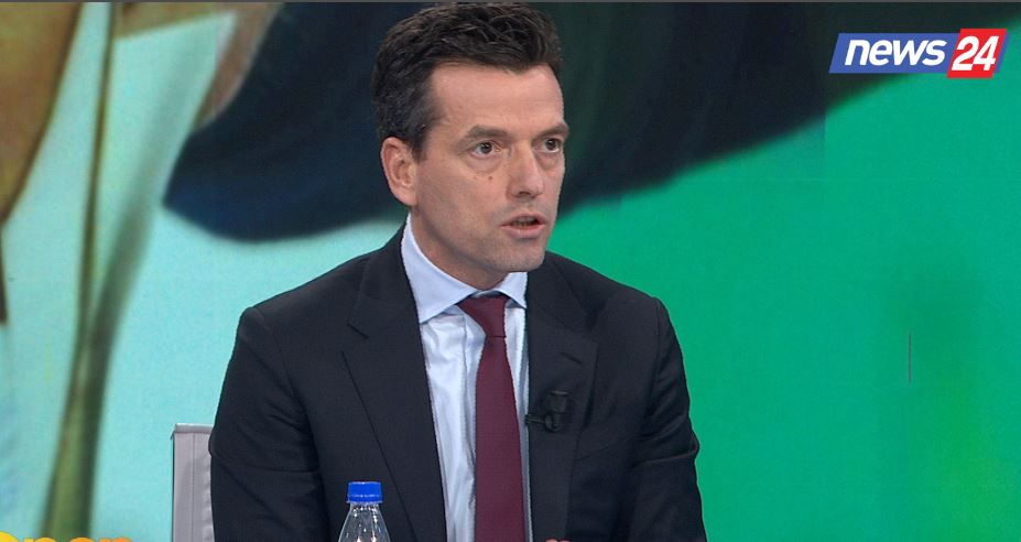 Përplasjet para Parlamentit/ Agron Shehaj: Protesta nuk ndalet deri në largimin e qeverisë, ata duhet të dalin para drejtësisë