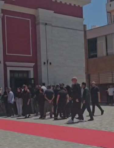 Homazhet për gazetarin Enrik Mehmeti/ Kryen nderimet kryeministri Rama 6 eduiii