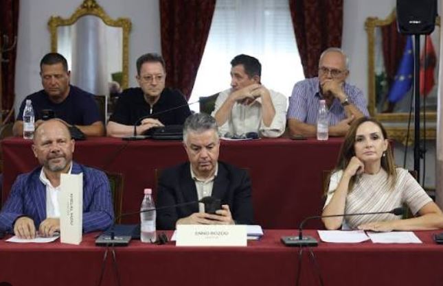 “PS po konsolidon hartën elektorale”/ Bozdo: Shkrihen Dimali dhe Poliçani në dëm të interesave të shqiptarëve. Propozoj rritje të numrit të bashkive në qarkun e Beratit 7 enno