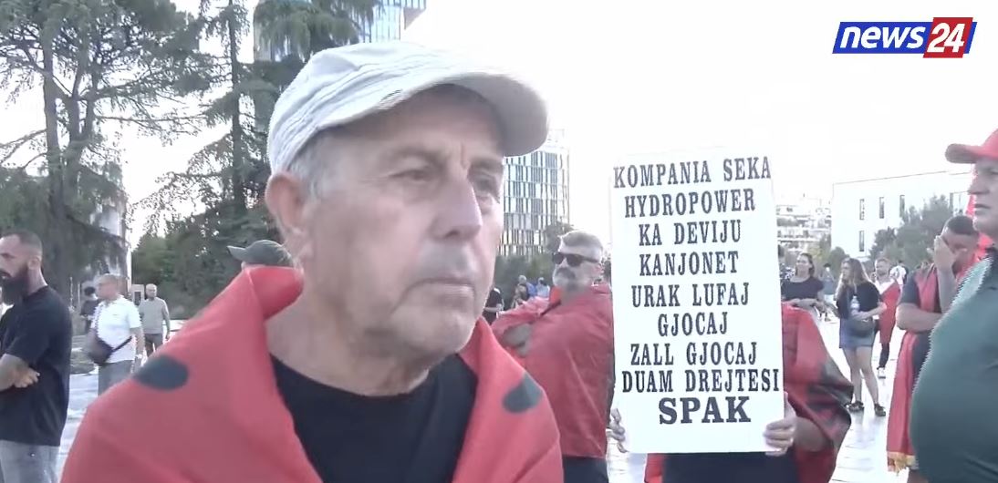 “Në Itali i marr shërbimet shëndetësore falas dhe rimburosohen ilaçet e diabetit”/ I moshuari: Spitalet në Shqipëri kanë probleme. Deputetët që na pinë gjakun e kanë pensionin 2000 euro ndërsa ne 200 13 italia