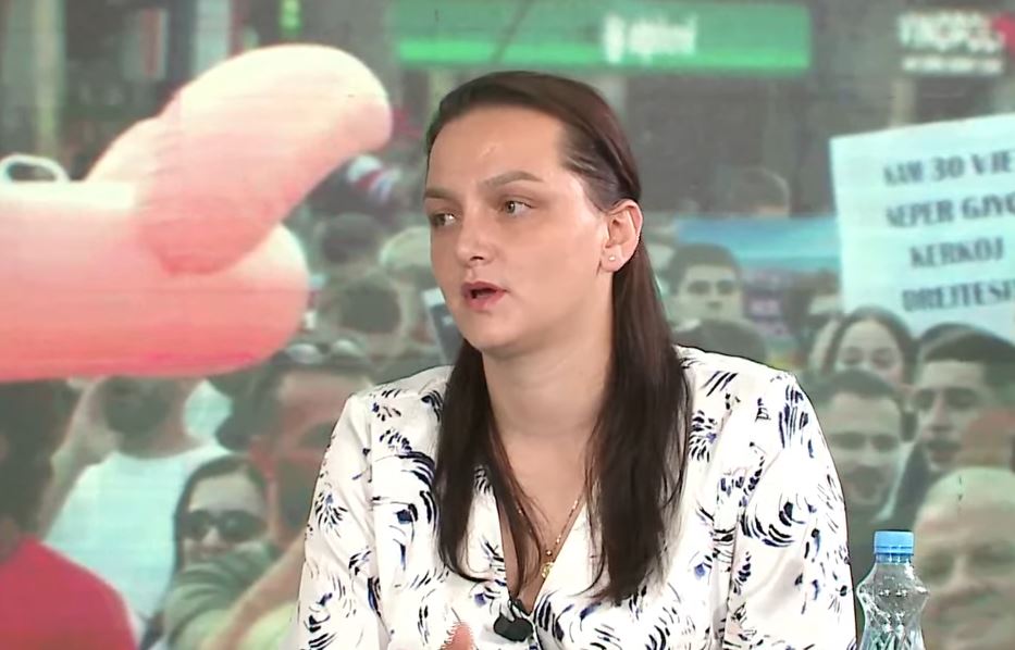 “Një vezë nuk paralelizohet me një shkop gome”/ Aktivistja: Duhet të nisin hetimet. Aktivistët u dhunuan, solucioni u hodh pa paralajmërim