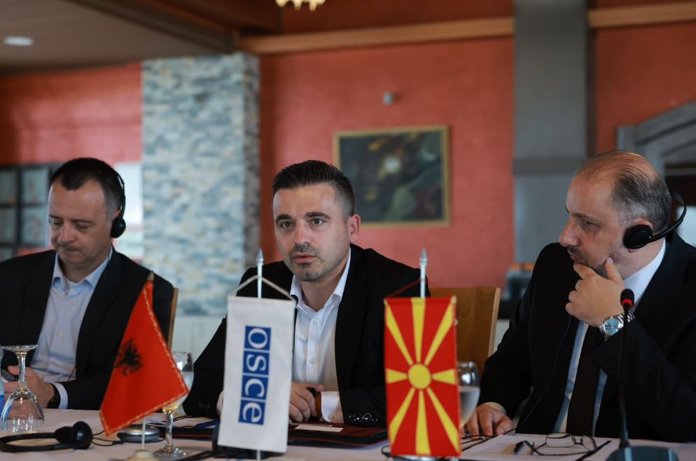 Thellohet bashkëpunimi mes doganave të Shqipërisë dhe RMV/ Nis zbatimi i protokollit të ri të kontrollove të përbashkëta kufitare 12 osebe