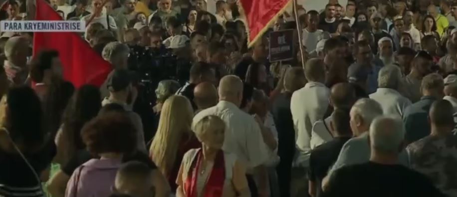 “Arrestoni Ramën, arrestoni Belindën”, qytetarët rrisin tonet, oshëtin thirrja para Kryeministrisë 11 para