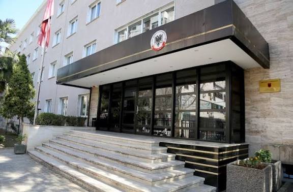 Sekuestrohen mln lekë dhe euro e dollarë/ Ushtronin aktivitet bankar pa licencë, Prokuroria e Beratit kërkon masa sigurimi ‘Arrest në shtëpi’ dhe ‘Detyrim paraqitje’ për 11 persona 3 prokuroria e beratit