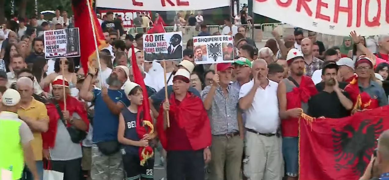 LIVE- Revolta kundër Ramës, 40 ditët që sfidojnë pushtetin/ Protestuesit nisin marshimin nga sheshi “Skënderbej” drejt Kryeministrisë 11 protesta 400