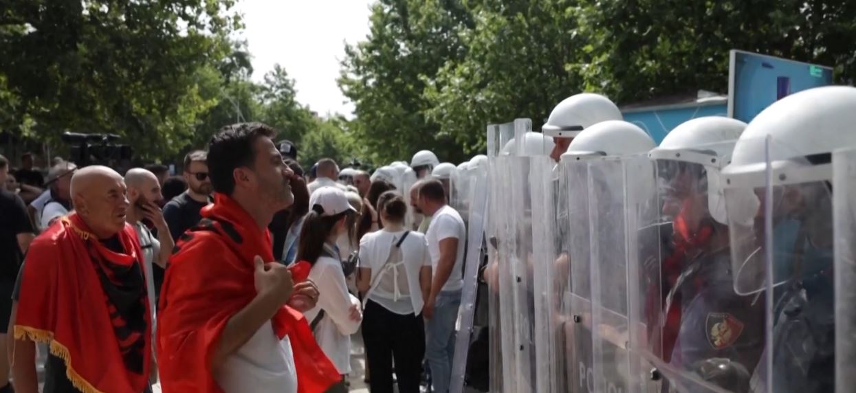 protesta tirane 1