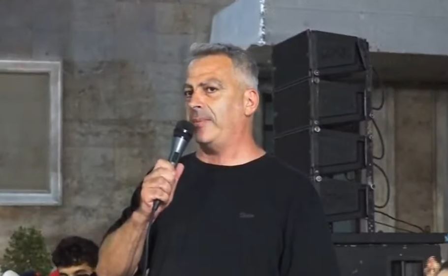 “Nesër me miell dhe vezë te Parlamenti, të gatuajmë demokracinë”/ Aktivisti: Të bëjmë rrethimin demokratik. Mos kini frikë! 13 protestaaa