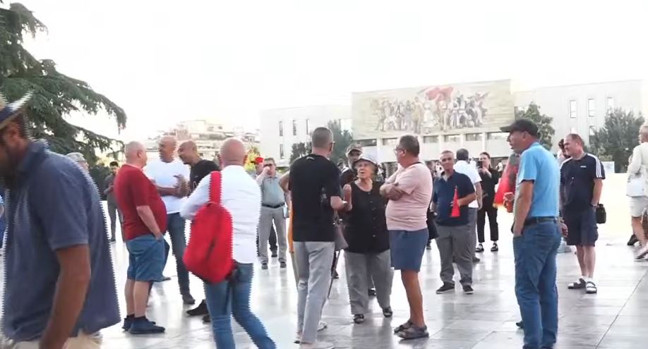 LIVE- Sot dita e 38 e revoltës! Nis organizimi i protestuesve në sheshin “Skënderbej”, shqiptarët kërkojnë largimin e Ramës 12 protestaaaaaa