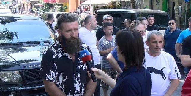 “Një prej djemve i është thyer hunda”/ Aktivisti: Presidenti duhet t’i shërbejë popullit, nuk ka asnjë reagim! Do vazhdojmë revoltën… 5 protestuesi 2