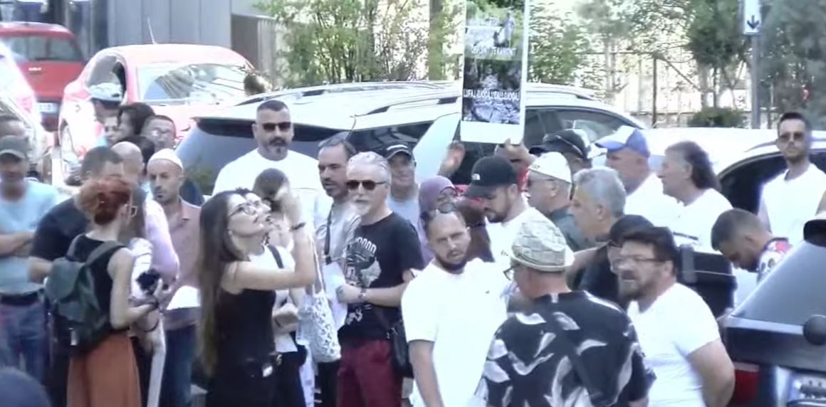 LIVE- “Albanian File” është provë krimi”/ Protestuesit mblidhen para SPAK: Hetoni kryeministrin Rama 6 rama
