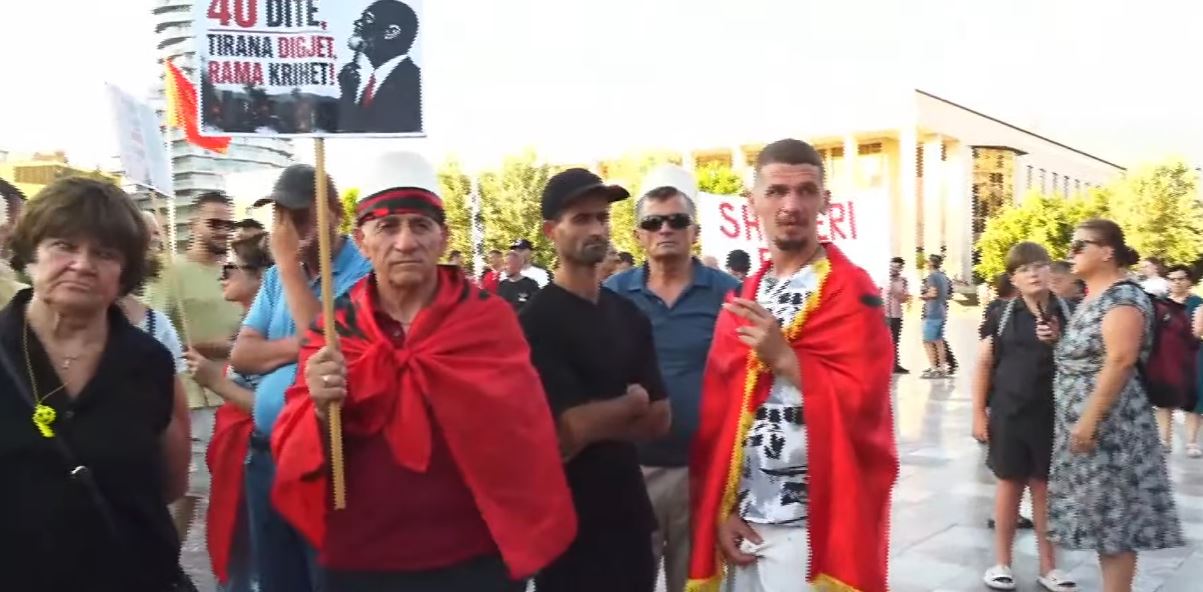 LIVE- Protestë e pandalur kundër kryeministrit, shqiptarët kërkojnë dorëheqje/ Qytetari: Kanë vjedhur popullin, Rama të arrestohet 13 ramaaaaaaaaa