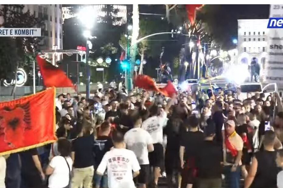 LIVE- Populli kërkon dinjitet, drejtësi e ndryshim/ Tubimi i 52 kundër qeverisë! Mbyllet protesta, qytetarët kërkojnë dorëheqjen e panegociueshme të Ramës 1 revolucioniiiiiiiiiiiiiiiiiiiii