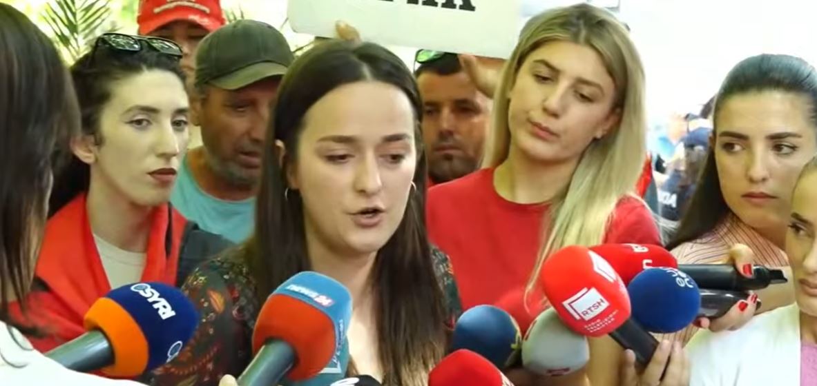 “SPAK të hetojë Ramën”! Aktivistja dorëzon në Prokurorinë e Posaçme “Albanian Files”: Provë e kapjes së shtetit, në ditët në vijim… (VIDEO) 3 rrrrrrrrr