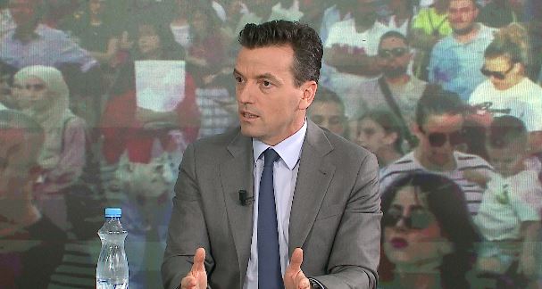 “Revolucion!”/ Agron Shehaj: Protestat, përplasje historike mes kryeministrit dhe qytetarëve! Populli kërkon largimin e klasës politike! 9 shehaj 2