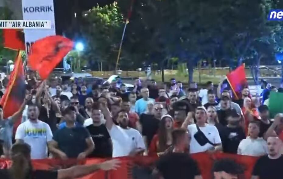LIVE- “Parlament analfabet”/ 52 ditë revoltë, shqiptarët kërkojnë dorëheqjen e Ramës: Ju erdhi fundi! Ndryshim sistemi 3 stadiumiiiiiiiiiiiii
