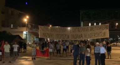 Nata e 31-të e protestës në Divjakë – Kundërshtohet bashkimi me Lushnjen: Këtu vendosim ne! 1 3123123