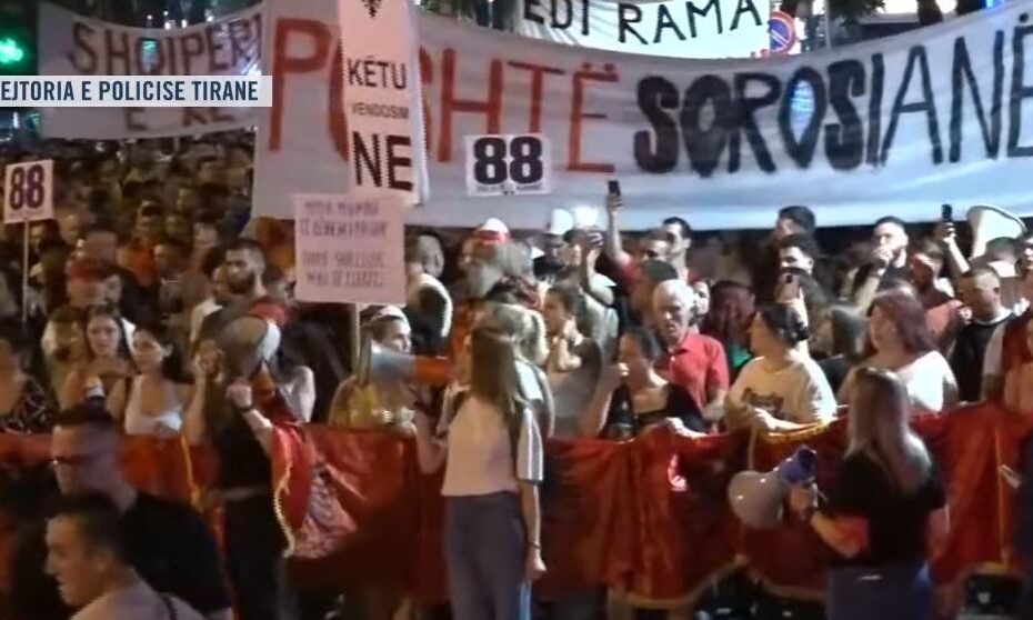 Arrestimi i Agasit, protestuesit ndalojnë te Policia e Tiranës: O Ergys o zagar merre Ramën sa më parë! 7 345345345345 3