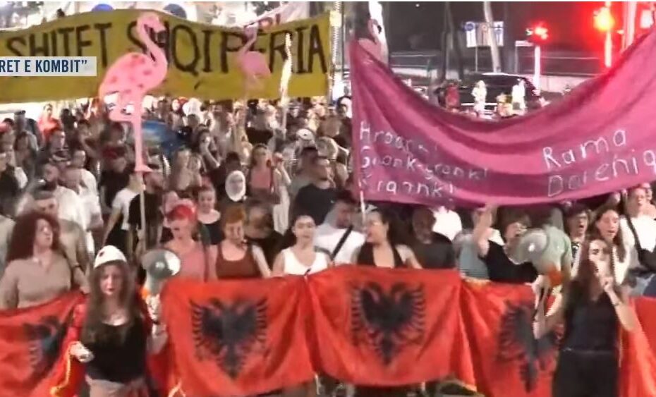 Mbylllet protesta e 92-të radhazi / Protestuesit kthehen te Kryeministria: Nesër më shumë, Rama jep dorëheqjen! 2 56346546