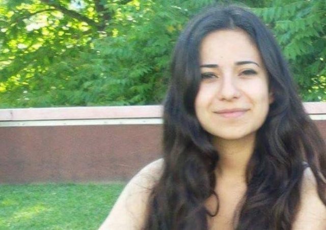 E dënuar për lidhje me organizatë terroriste, pas arrestimit në Sarandë del para Gjykatës Penale në Tiranë 32-vjeçarja turke, zbulohet e shkuara e saj 1 640 0 900 0 1786092857xscreenshot 600 615 1786094162
