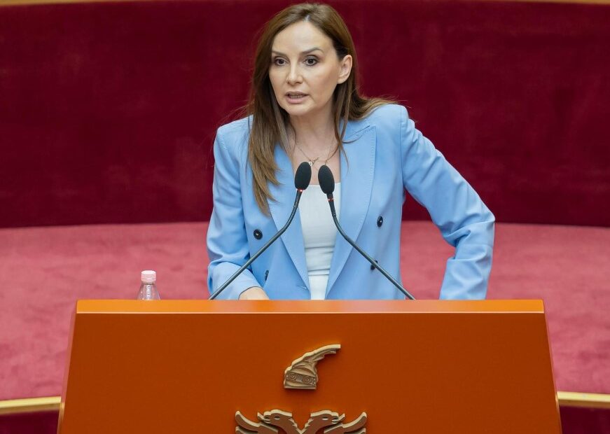 “Në 2025 prodhimi industrial, 15.3% më i ulët se në 2021”/ Tabaku: Shqipëria po humbet garën me rajonin, ekonomia po fundoset 14 Jorida Tabaku parlament