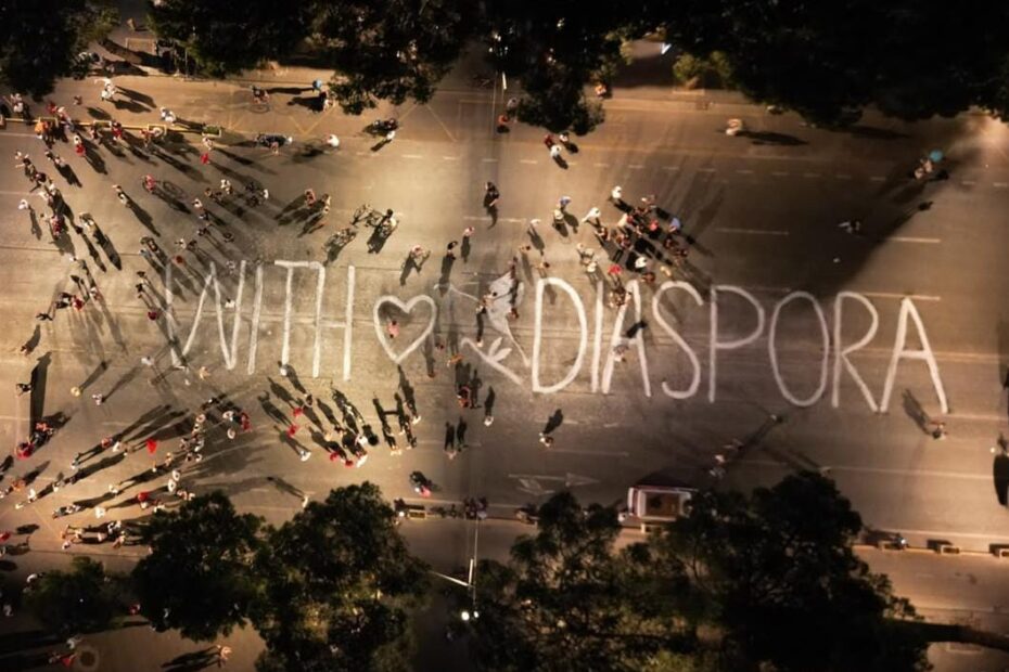 FOTOLAJM/ Qytetarët lënë mesazhin në Bulevard: With Love Diaspora! 7 WhatsApp Image 2026 08 01 at 21.59.52