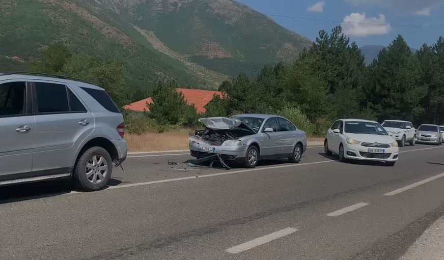 Aksident në aksin Peshkopi–Bulqizë/ Tre persona të plagosur, një prej tyre është nisur drejt “Traumës” 6 bulqize