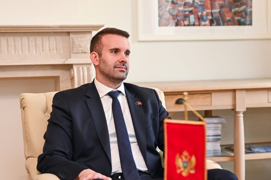 Kryeministri Spajić njoftoi veprimtari për destabilizimin e Malit të Zi nga rajoni, Vijesti: Bëhet fjalë për Serbinë dhe Shqipërinë 12 intervju 2 e1787838643450 1024x623 1