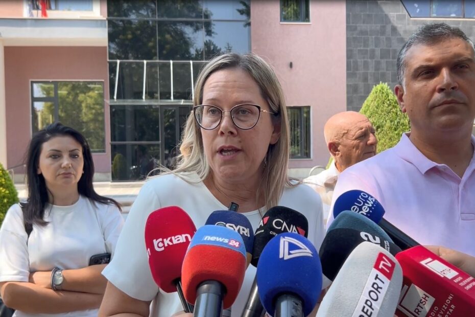 “Propozimi i PD ka në qendër qytetarin”/ Alolli shpërthen pas mbledhjes në Maliq: Po shkrijnë bashkinë kundër vullnetit të 95% të banorëve 7 ledina