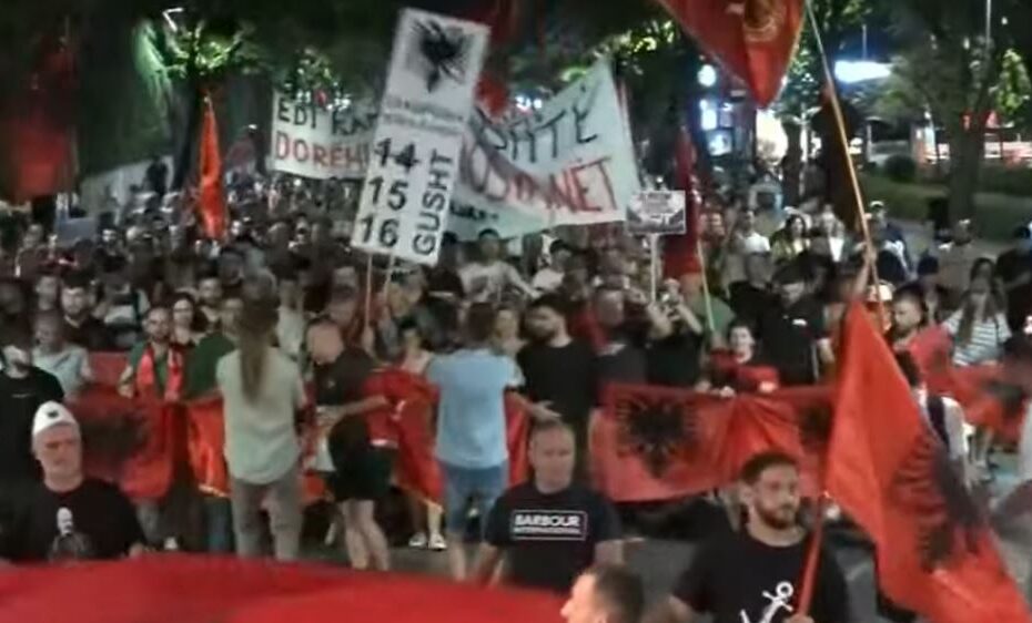 LIVE- Diaspora masivisht në revoltën kundër Ramës! “Nesër më shumë”, mbyllet protesta e 77-të, shqiptarët kërkojnë dorëheqjen e panegociueshme të kryeministrit: Ju erdhi fundi 11 presidencaaaaaaaaaaaaaaaaaaaaaaa